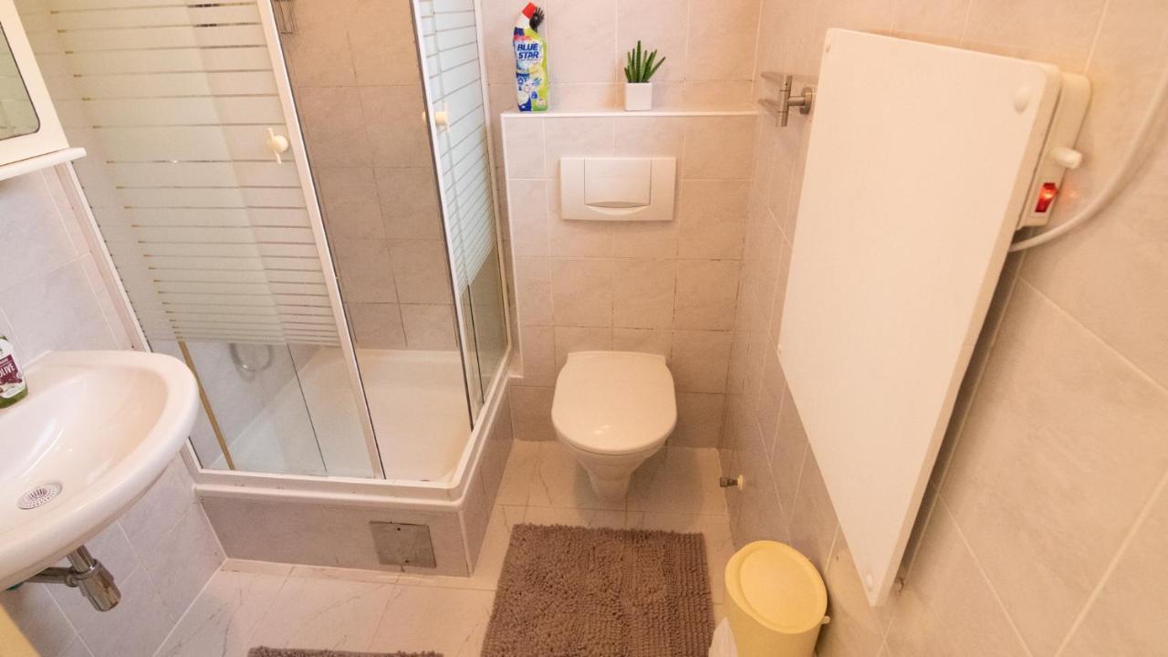 Small-Comfy Guest House In Donaustadt Garden - Not Shared! เวียนนา ภายนอก รูปภาพ