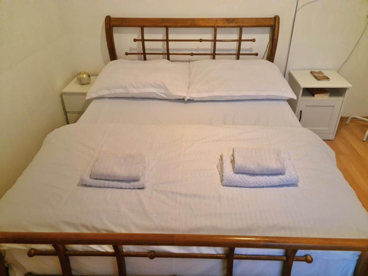 Small-Comfy Guest House In Donaustadt Garden - Not Shared! เวียนนา ภายนอก รูปภาพ
