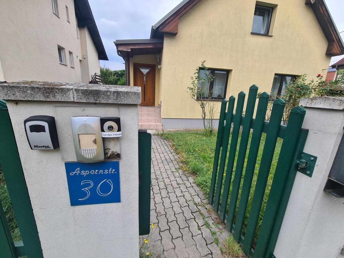 Small-Comfy Guest House In Donaustadt Garden - Not Shared! เวียนนา ภายนอก รูปภาพ