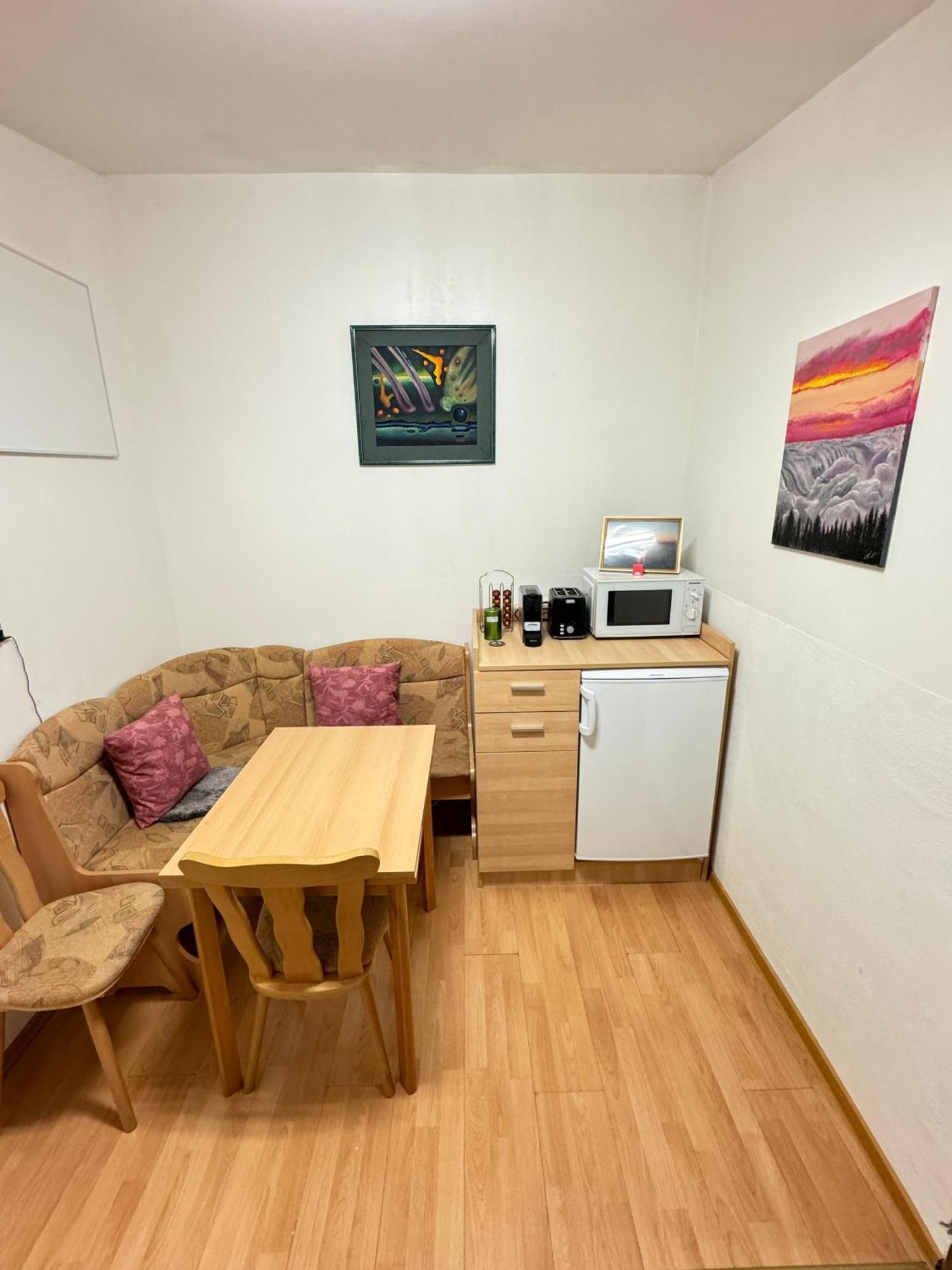 Small-Comfy Guest House In Donaustadt Garden - Not Shared! เวียนนา ภายนอก รูปภาพ